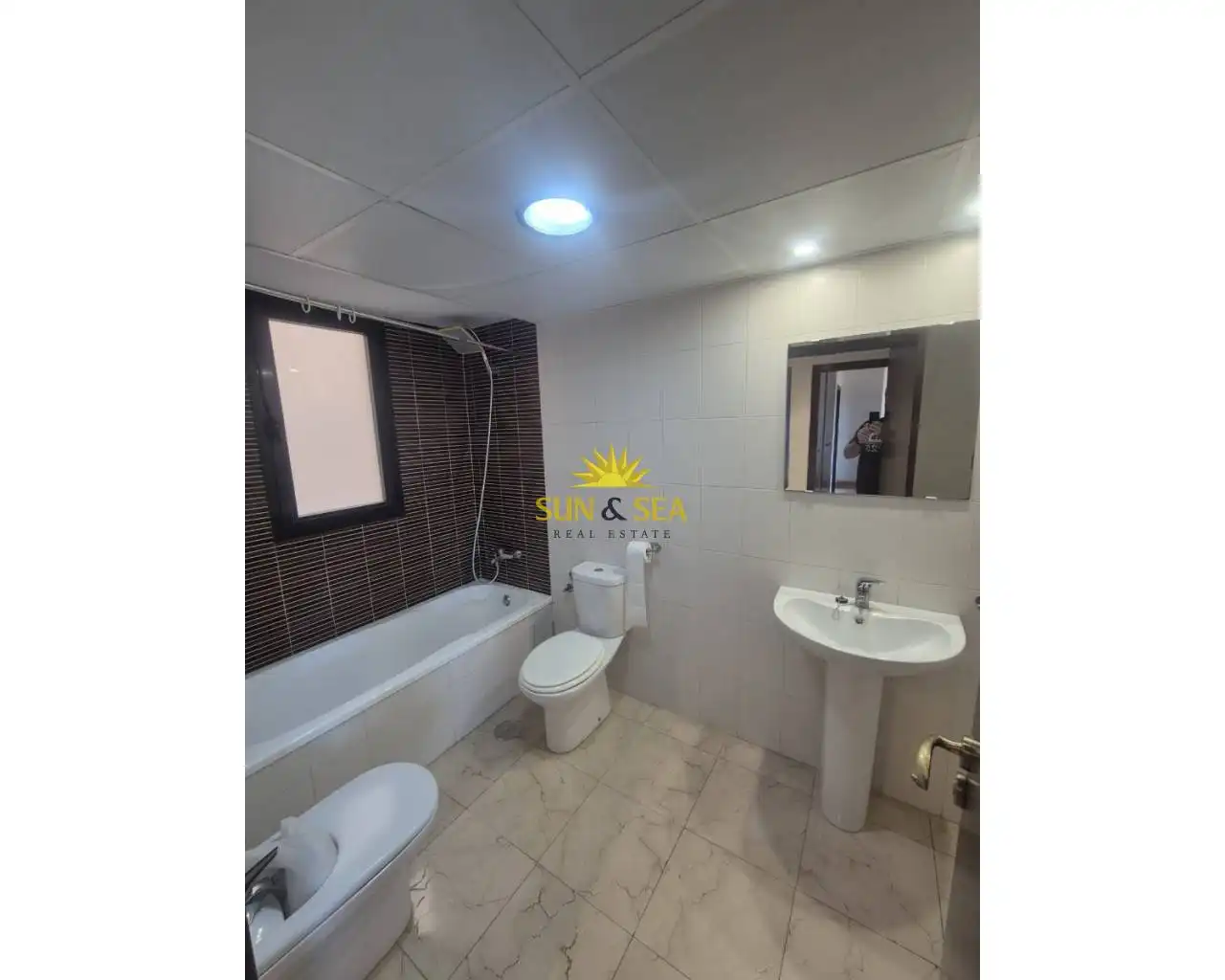 Bathroom of Flat for sale in Murcia  with Air Conditioner, Heating and Parquet flooring