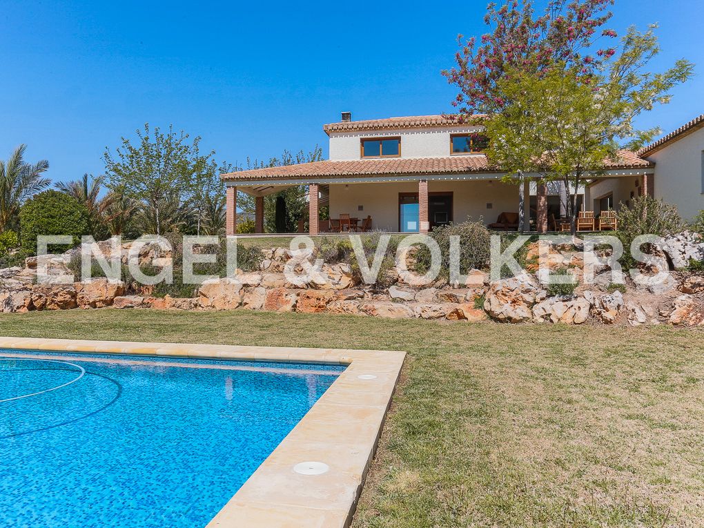 Vista exterior de Casa o xalet en venda en Ontinyent amb Aire condicionat, Calefacció i Jardí privat