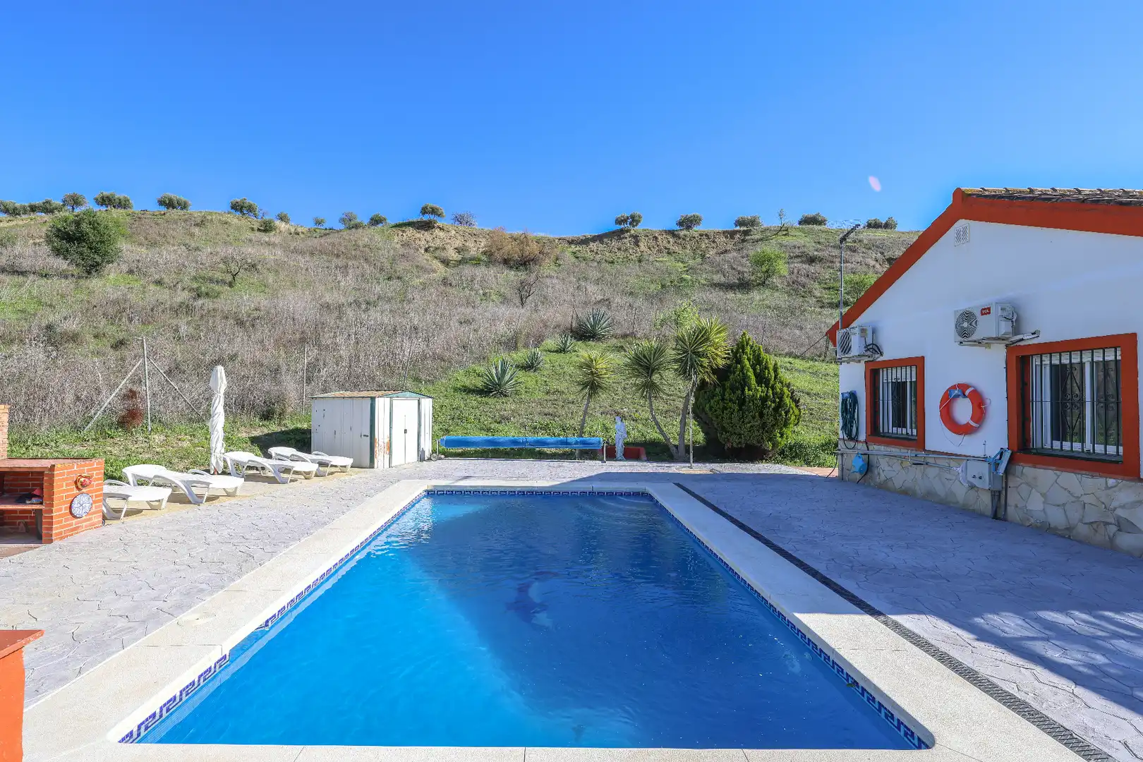 Schwimmbecken von Haus oder Chalet zum Verkauf in Coín mit Klimaanlage, Privatgarten und Schwimmbad