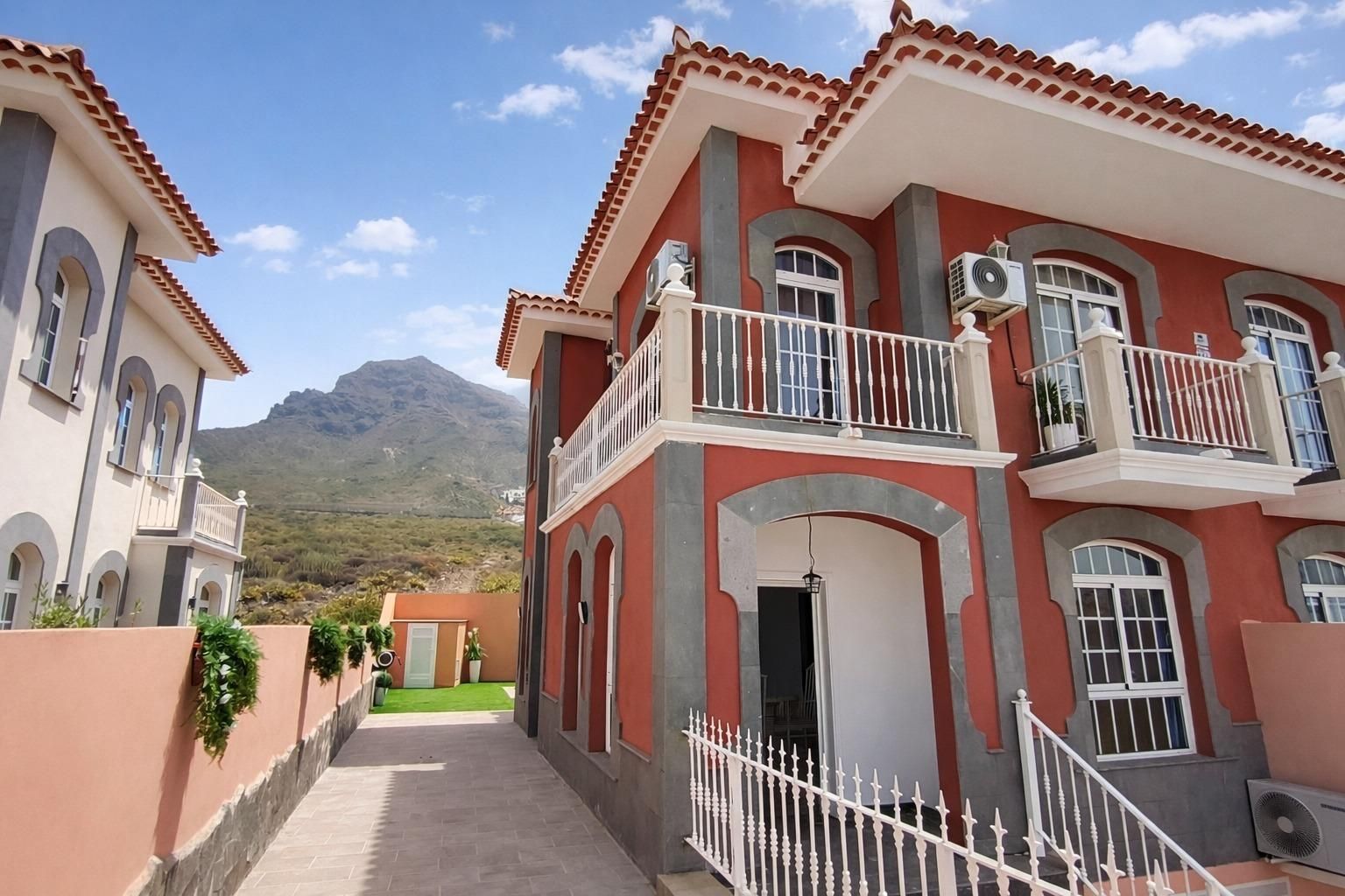 Exterior view of Single-family semi-detached for rent in Adeje