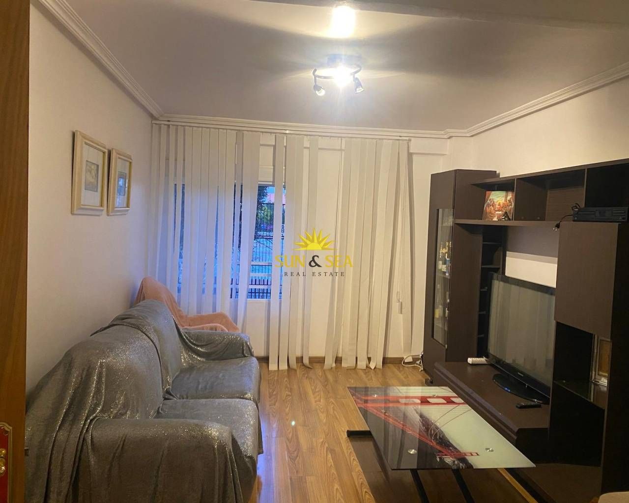 Living room of Flat to rent in Elche / Elx  with Heating, Parquet flooring and Furnished