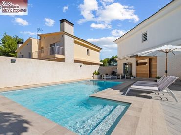 Chalet con piscina en venta en Escandinavia - Cautivador