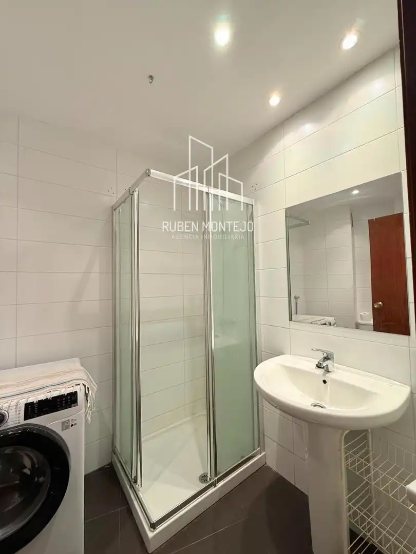 Badezimmer von Wohnung zur Miete in Salamanca mit Heizung, Terrasse und Möbliert