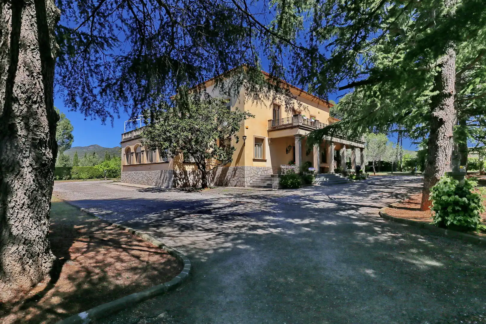 Vista exterior de Casa o xalet en venda en Terrassa amb Calefacció, Terrassa i Piscina