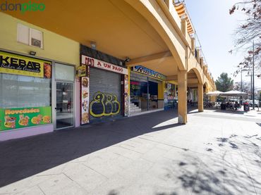 Local comercial en venda a Avenida Avenida Juan Pablo II 92