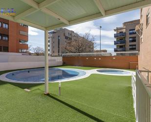 Piscina de Pis en venda en  Granada Capital