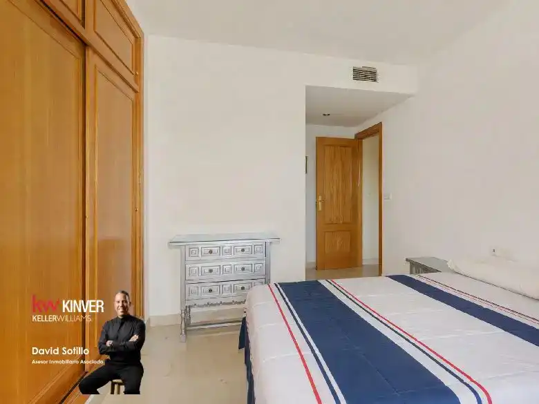 Dormitori de Pis en venda en  Granada Capital amb Aire condicionat i Piscina