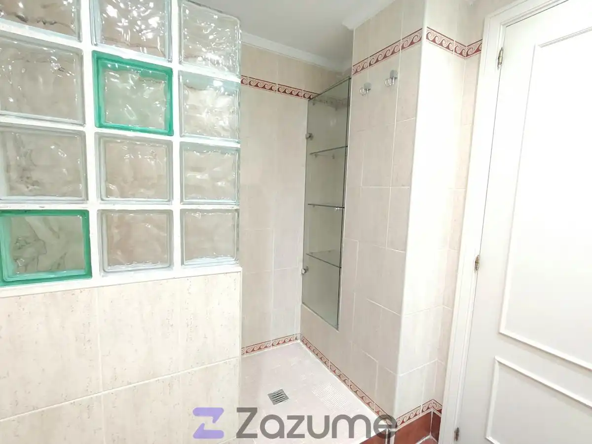 Badezimmer von Wohnung zur Miete in Usera