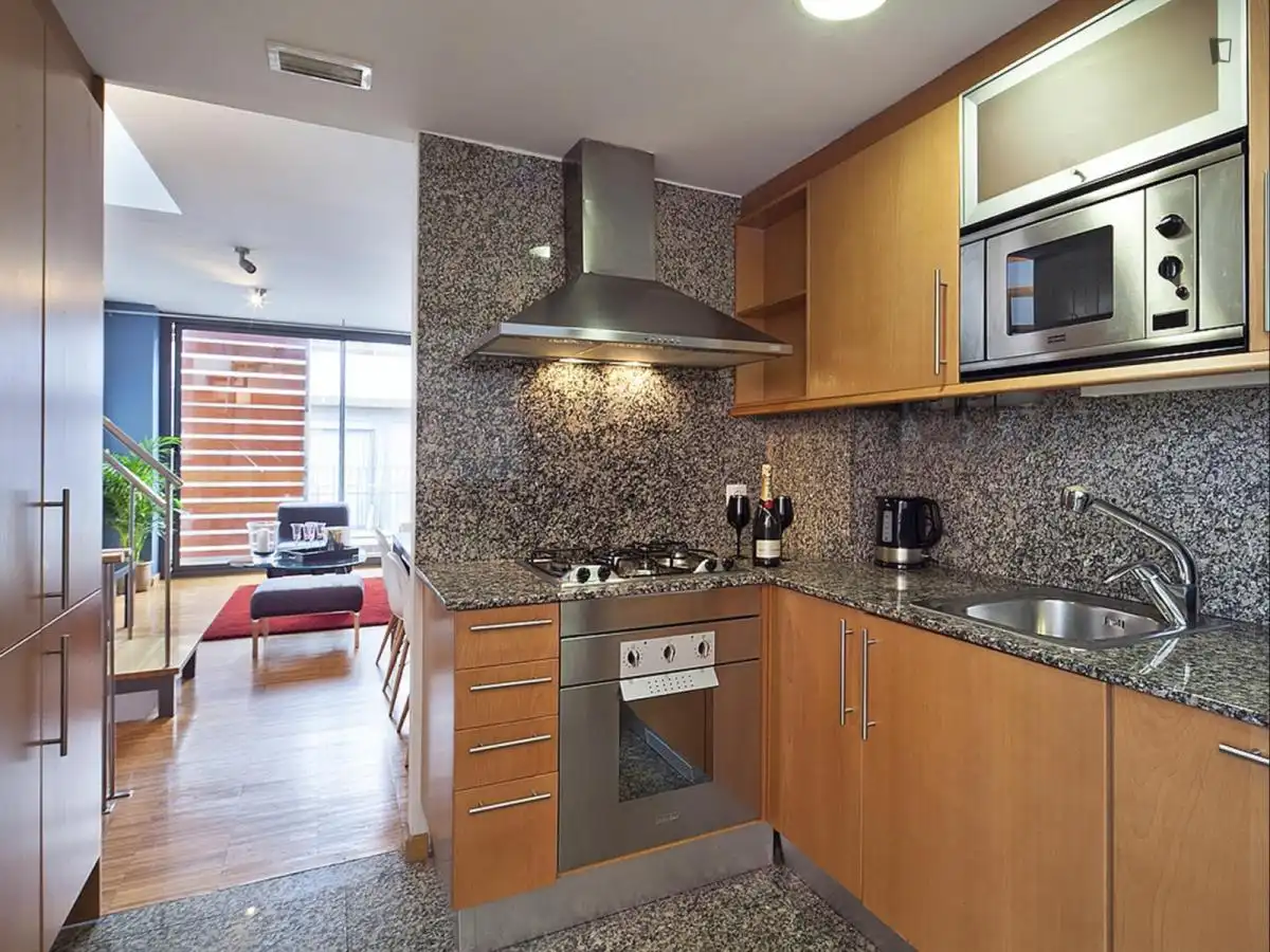 Cocina de Apartamento de alquiler en Barcelona con Aire acondicionado, Calefacción y Amueblado