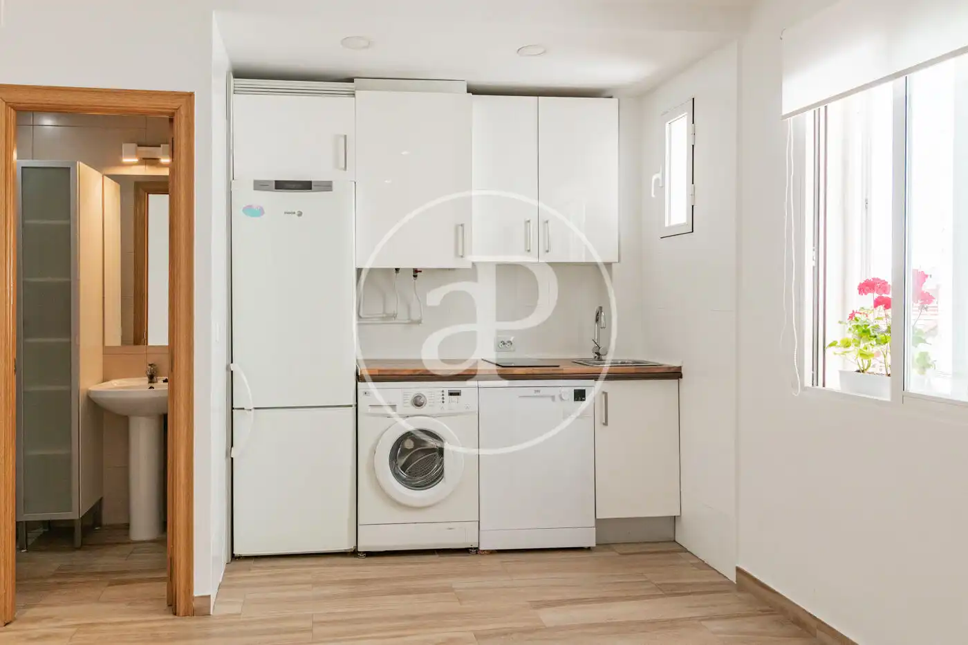Kitchen of Flat for rent in Madrid  with Air Conditioner and Heating
