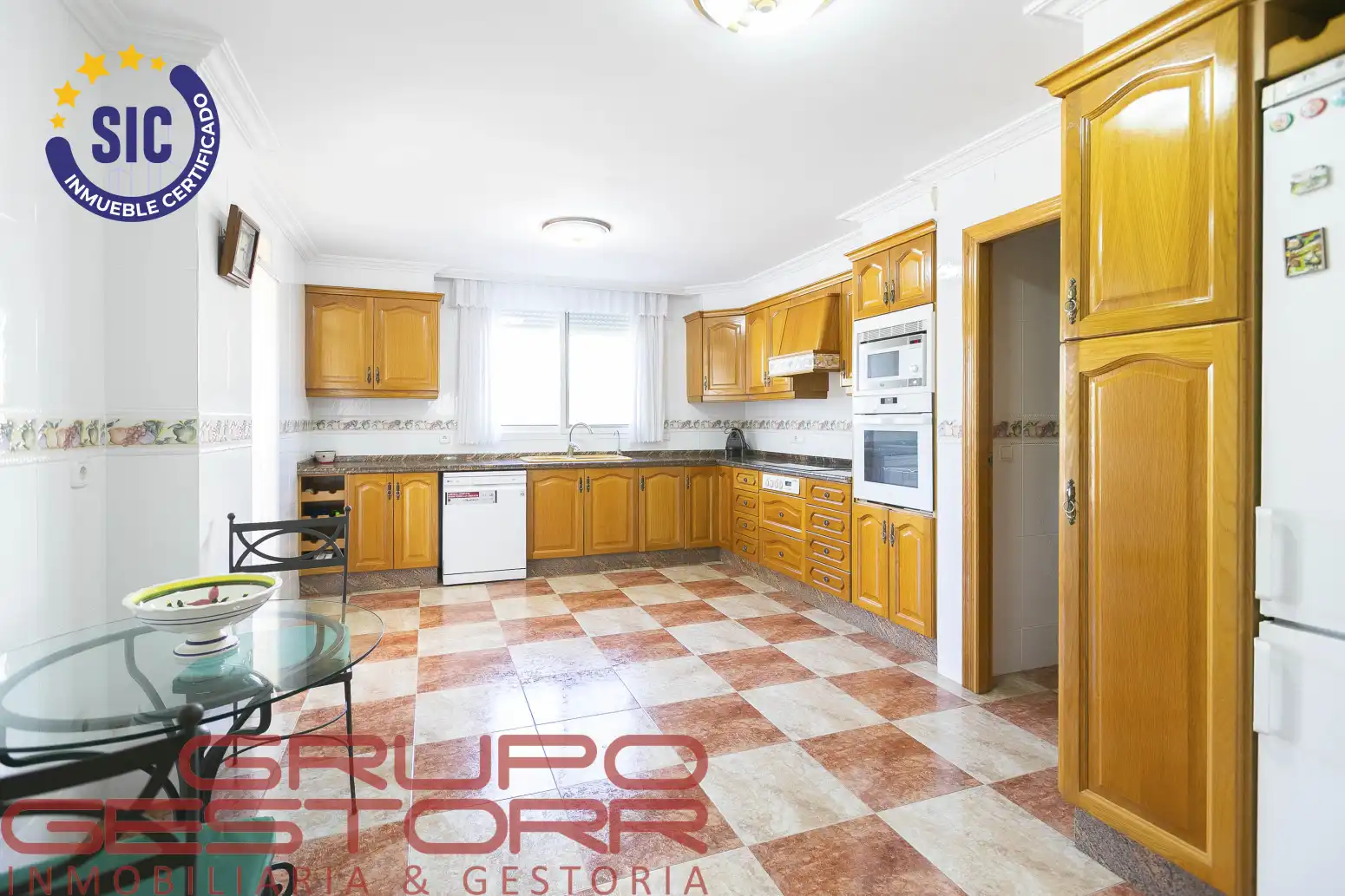 Cocina de Casa o chalet en venta en Valencia con Aire acondicionado, Calefacción y Jardín privado
