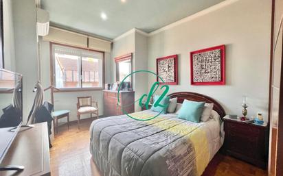 Schlafzimmer von Wohnung zum verkauf in Ourense Capital  mit Klimaanlage und Balkon