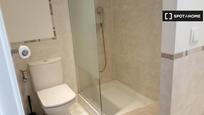 Bathroom of Flat to rent in  Madrid Capital  with Air Conditioner, Heating and Furnished