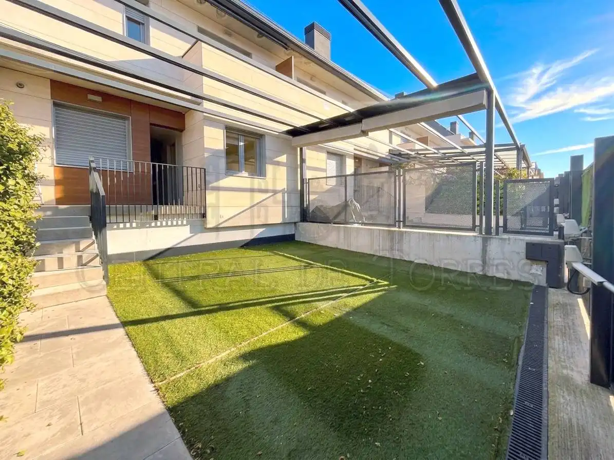 Detached homes for rent in Calle Francisco de Vitoria, Valenoso