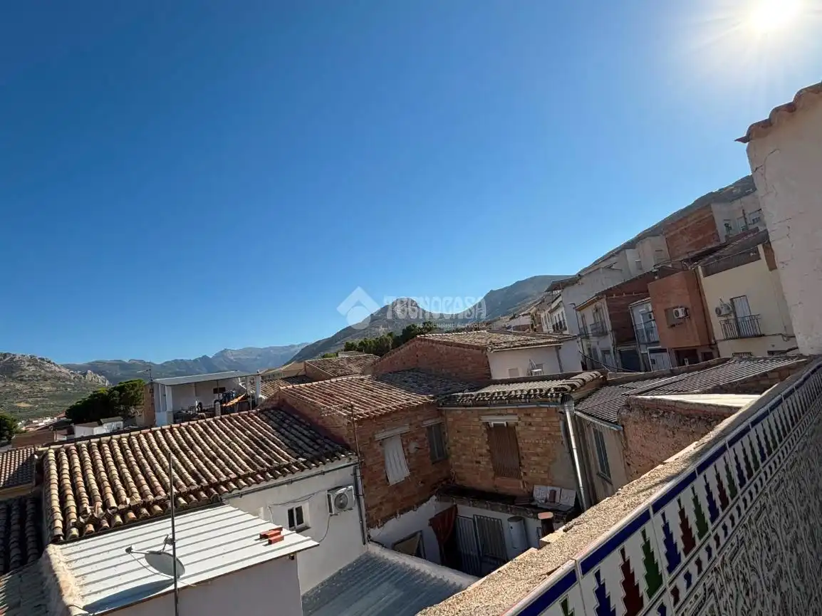 Vista exterior de Casa adosada en venda en Jódar amb Terrassa i Balcó