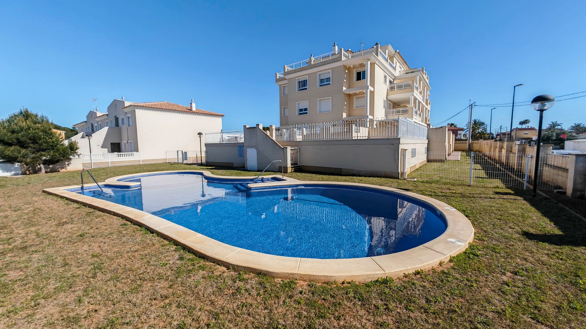 Piscina de Apartamento en venta en Dénia con Aire acondicionado, Calefacción y Jardín privado