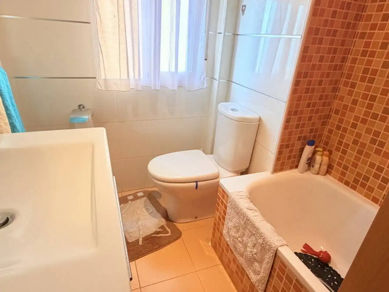 Badezimmer von Wohnungen zur Miete in Almuñécar mit Klimaanlage, Terrasse und Möbliert
