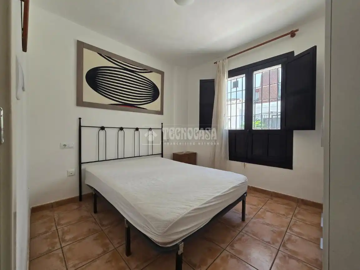 Habitación de Piso en venta en Vélez de Benaudalla con Aire acondicionado, Terraza y Piscina comunitaria