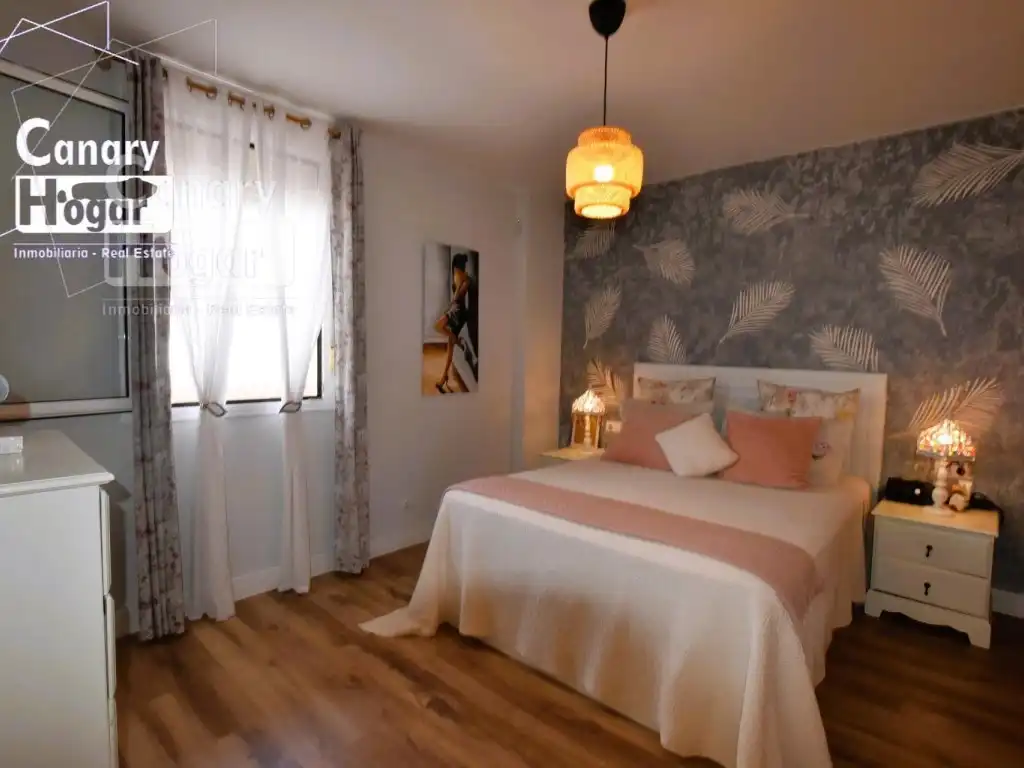 Schlafzimmer von Dachboden zum Verkauf in San Miguel de Abona mit Heizung, Privatgarten und Balkon