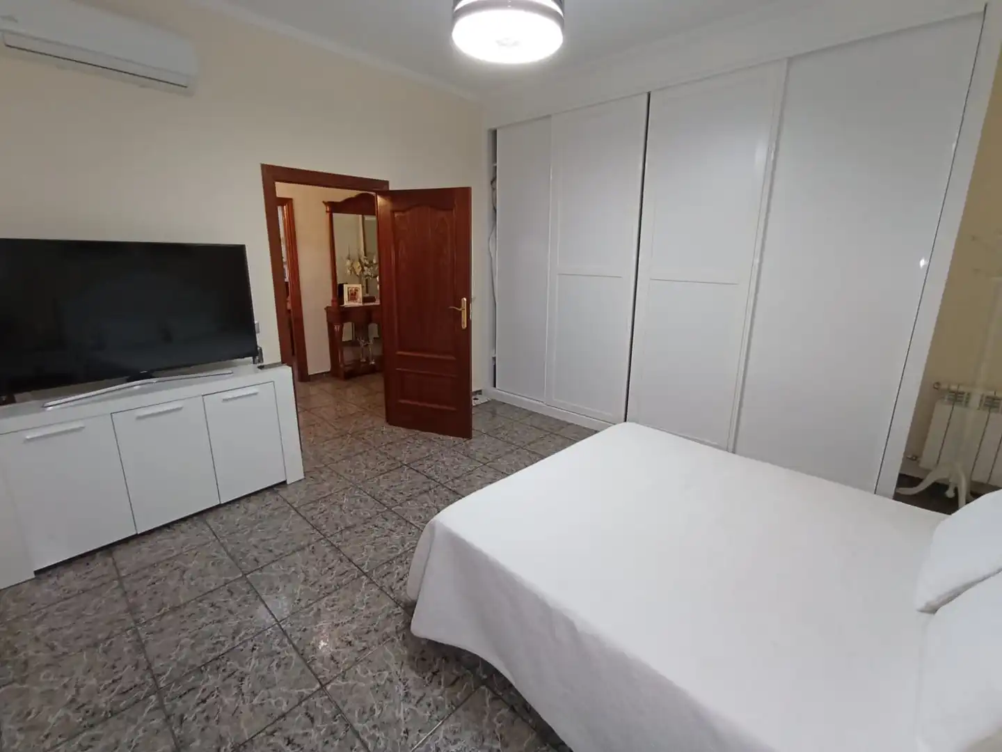 Dormitori de Casa o xalet en venda en Tomelloso amb Aire condicionat, Calefacció i Jardí privat