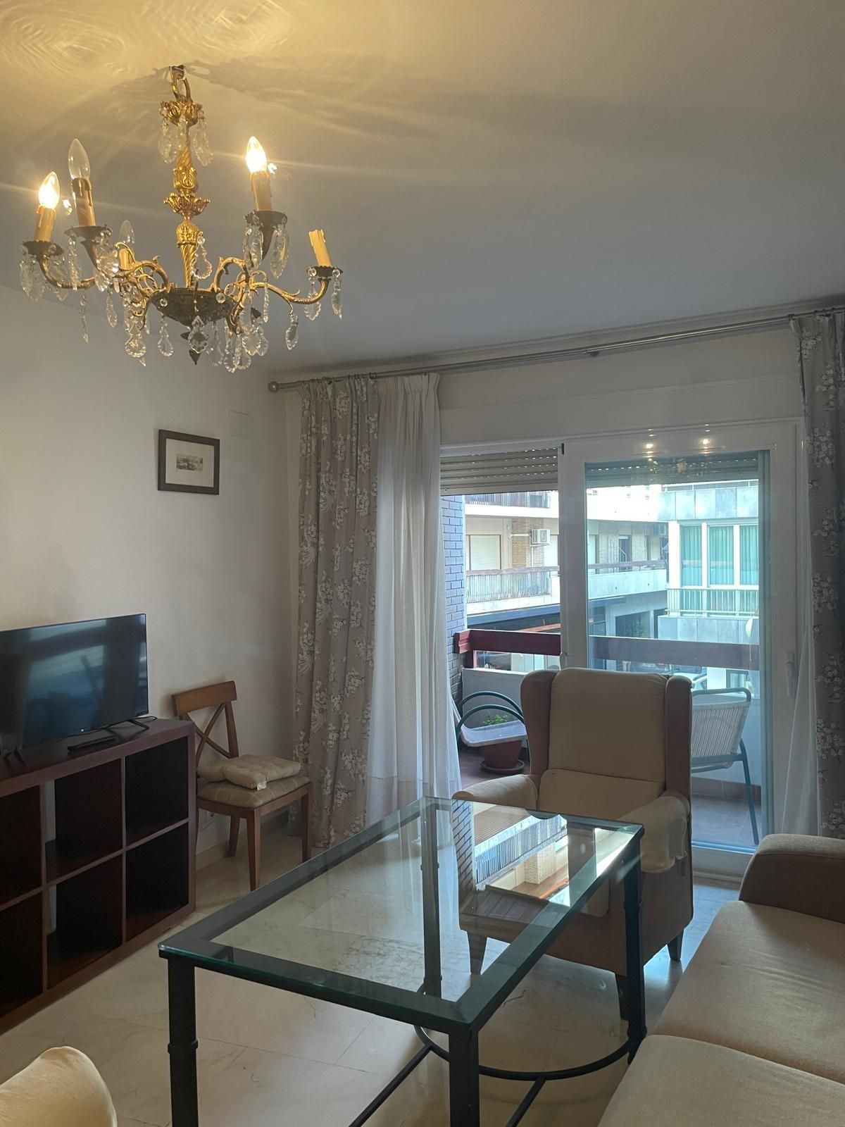 Sala d'estar de Pis de lloguer en  Córdoba Capital amb Aire condicionat, Terrassa i Moblat