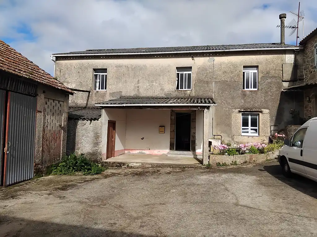 Vista exterior de Casa adosada en venta en Paderne con Calefacción, Jardín privado y Horno