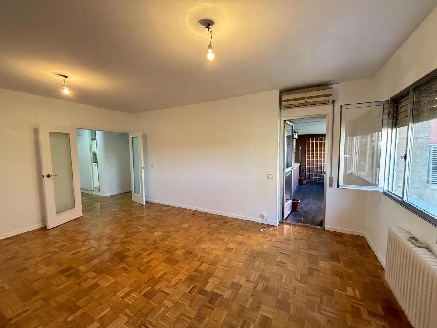 Living room of Flat for rent in Madrid  with Air Conditioner, Heating and Private garden