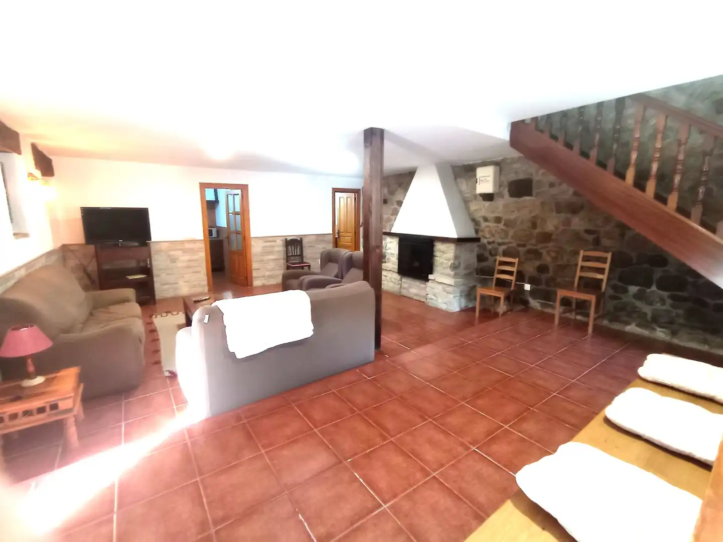 Sala d'estar de Casa adosada de lloguer en Anievas amb Calefacció, Jardí privat i Parquet