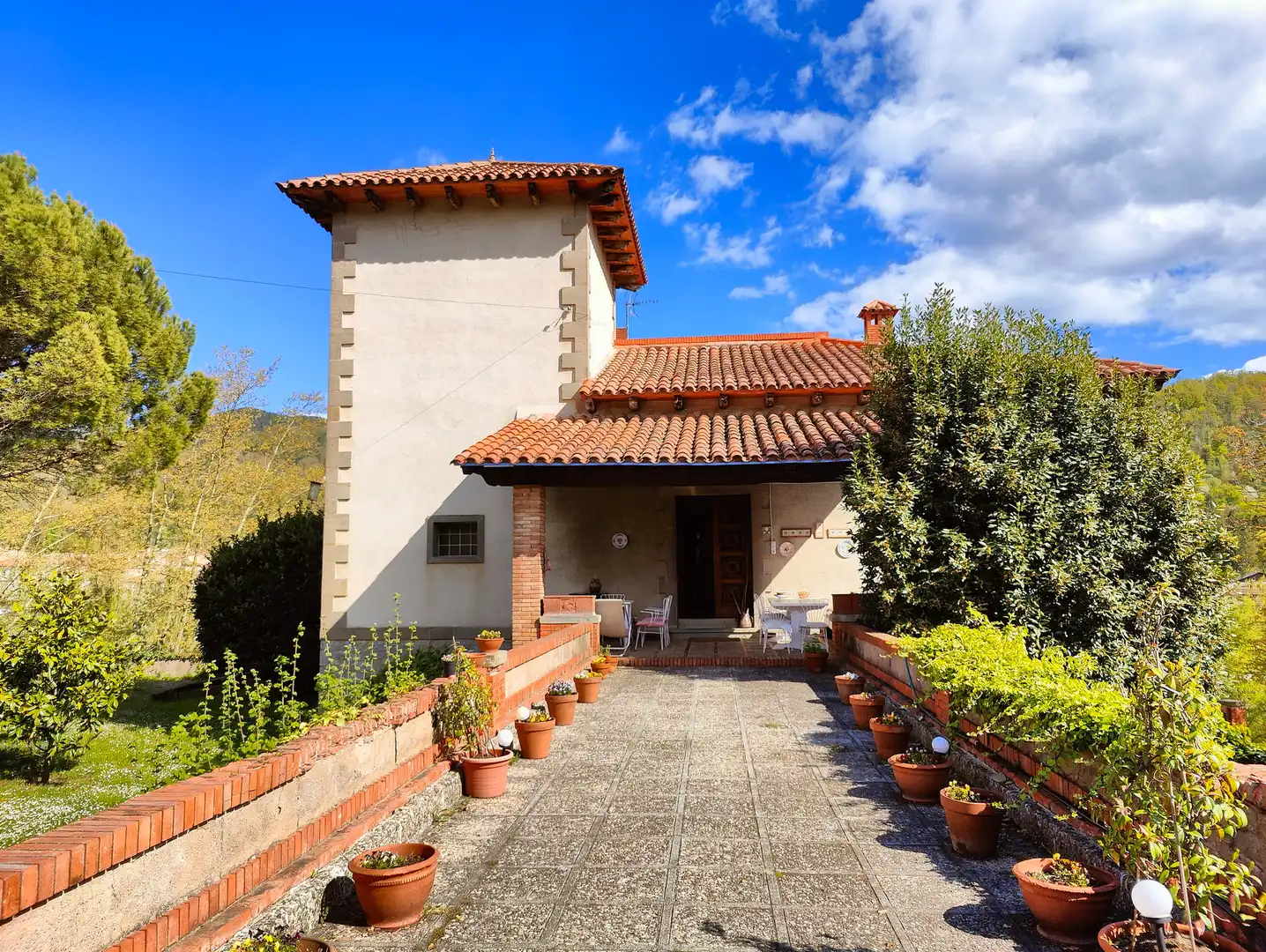 Vista exterior de Casa o xalet en venda en Sant Joan de les Abadesses amb Calefacció, Jardí privat i Terrassa
