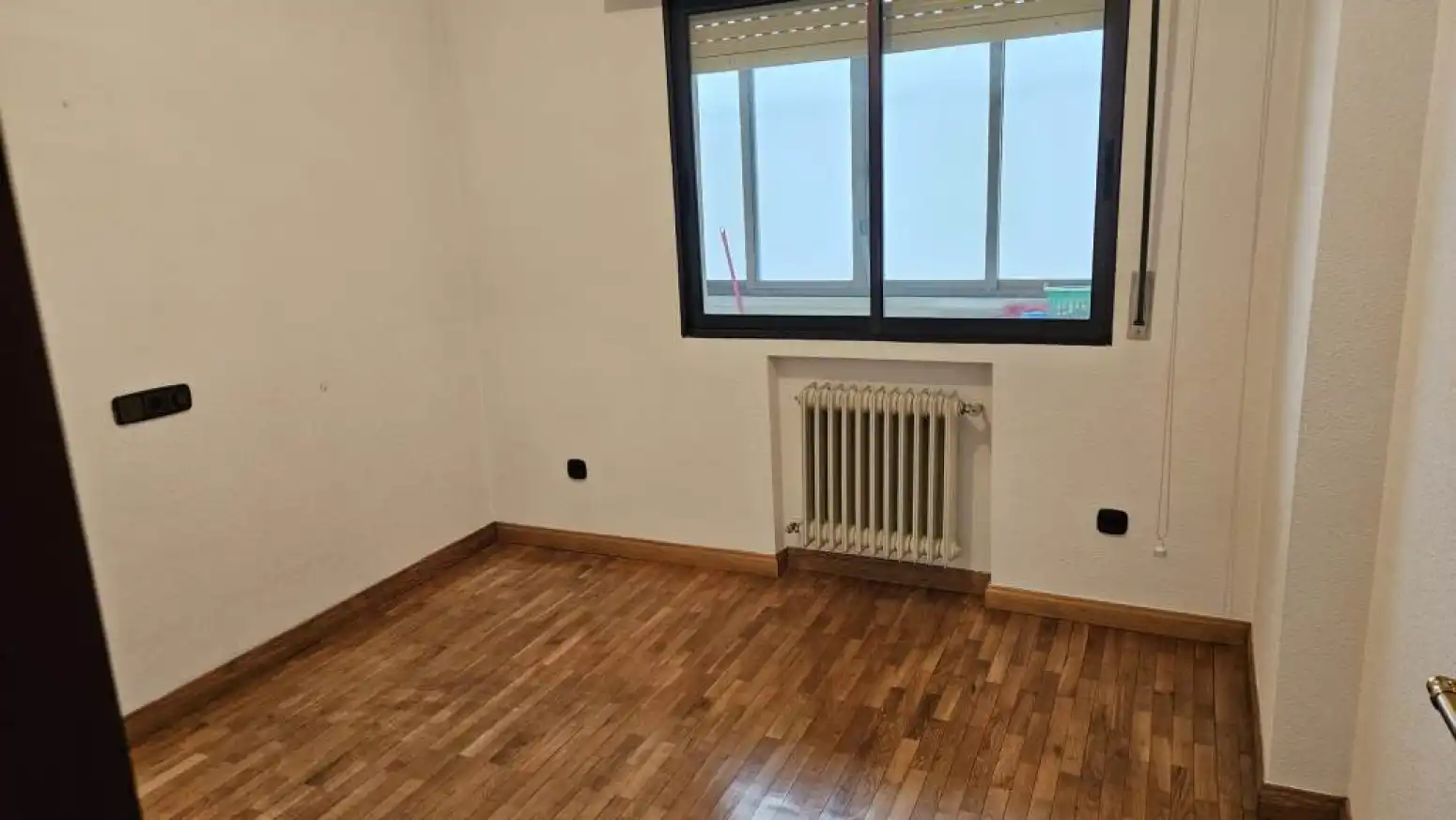 Bedroom of Flat for rent in Salamanca  with Heating, Parquet flooring and Terrace