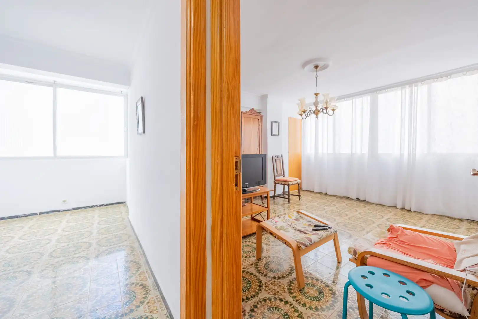 Sala d'estar de Pis en venda en Las Palmas de Gran Canaria amb Moblat i Balcó