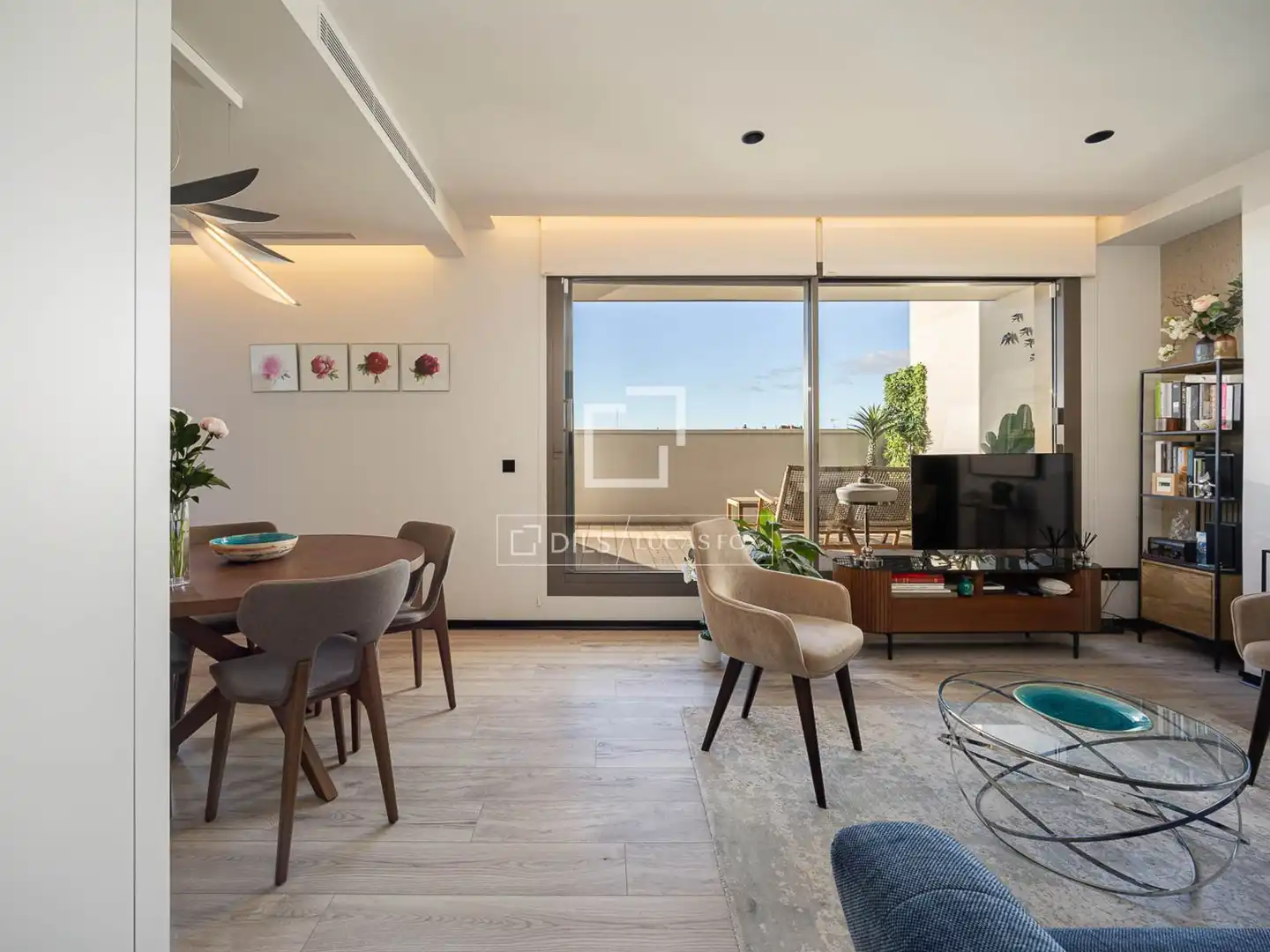 Wohnzimmer von Dachboden zum Verkauf in Barcelona mit Klimaanlage, Heizung und Terrasse