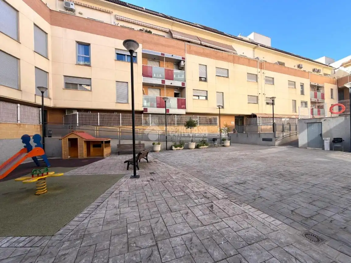 Vista exterior de Piso en venta en Valdepeñas con Aire acondicionado, Calefacción y Trastero