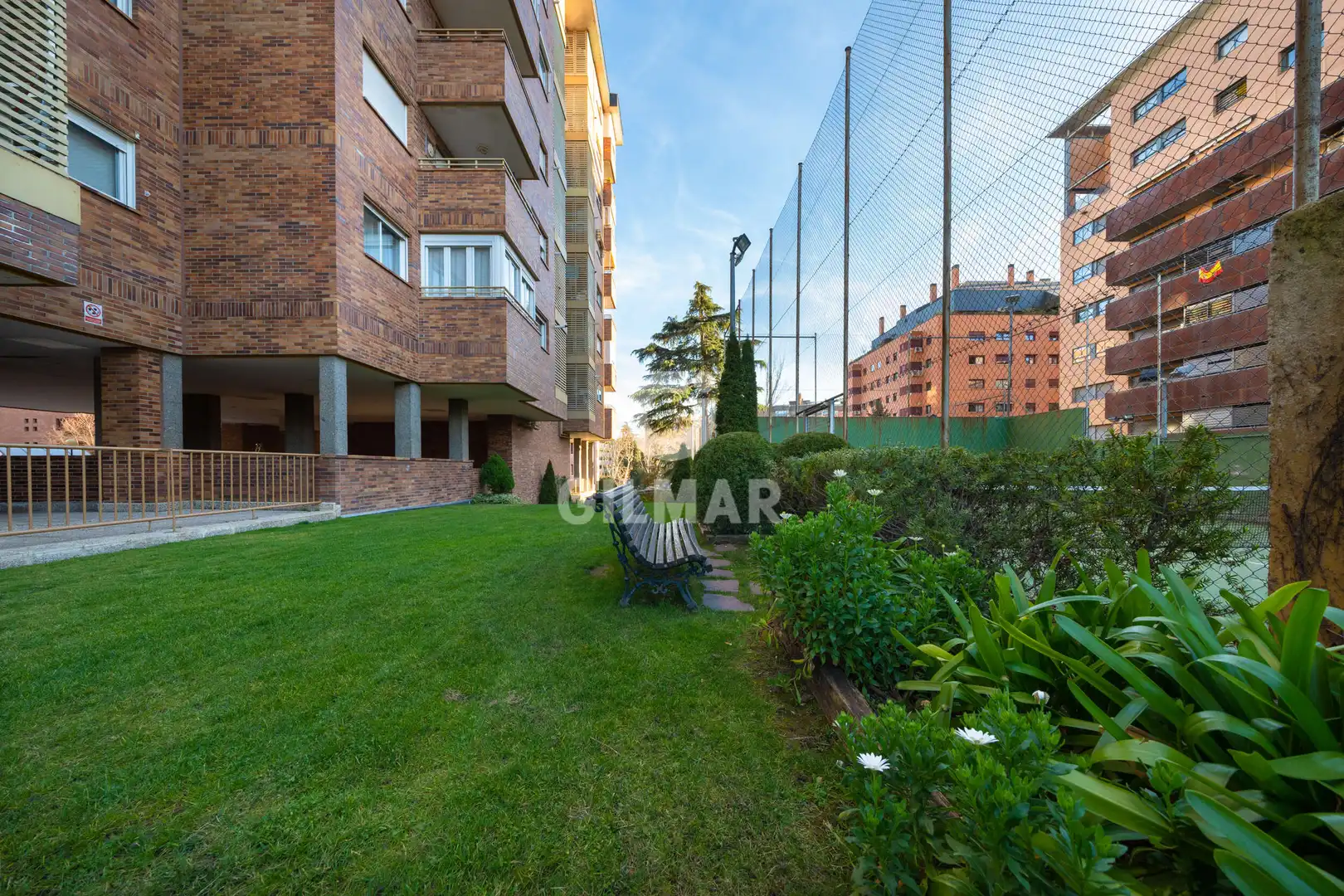 Jardín de Dúplex en venta en Madrid con Calefacción, Jardín privado y Trastero