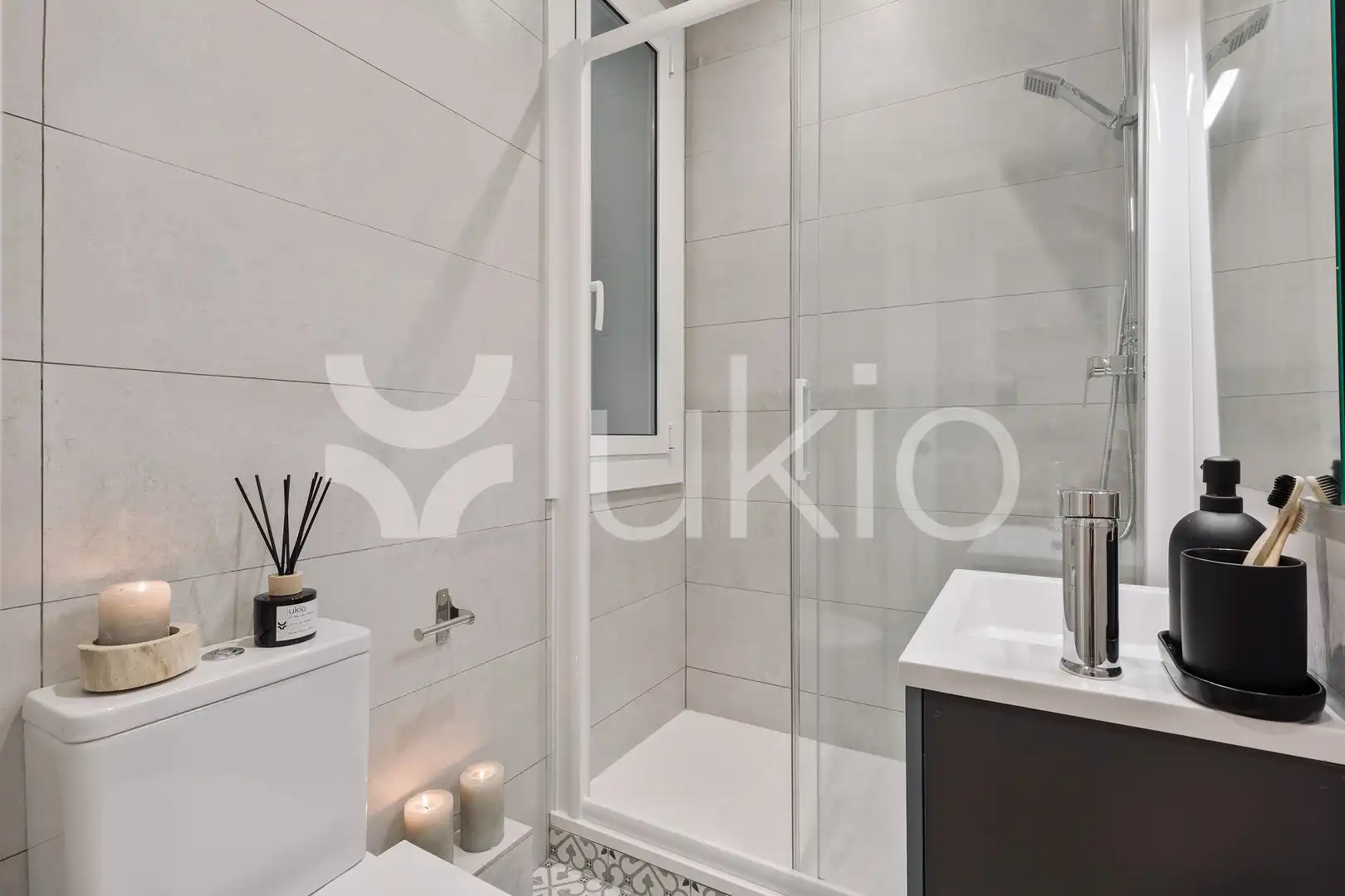 Bathroom of Apartments for rent in Barcelona  with Air Conditioner, Heating and Furnished