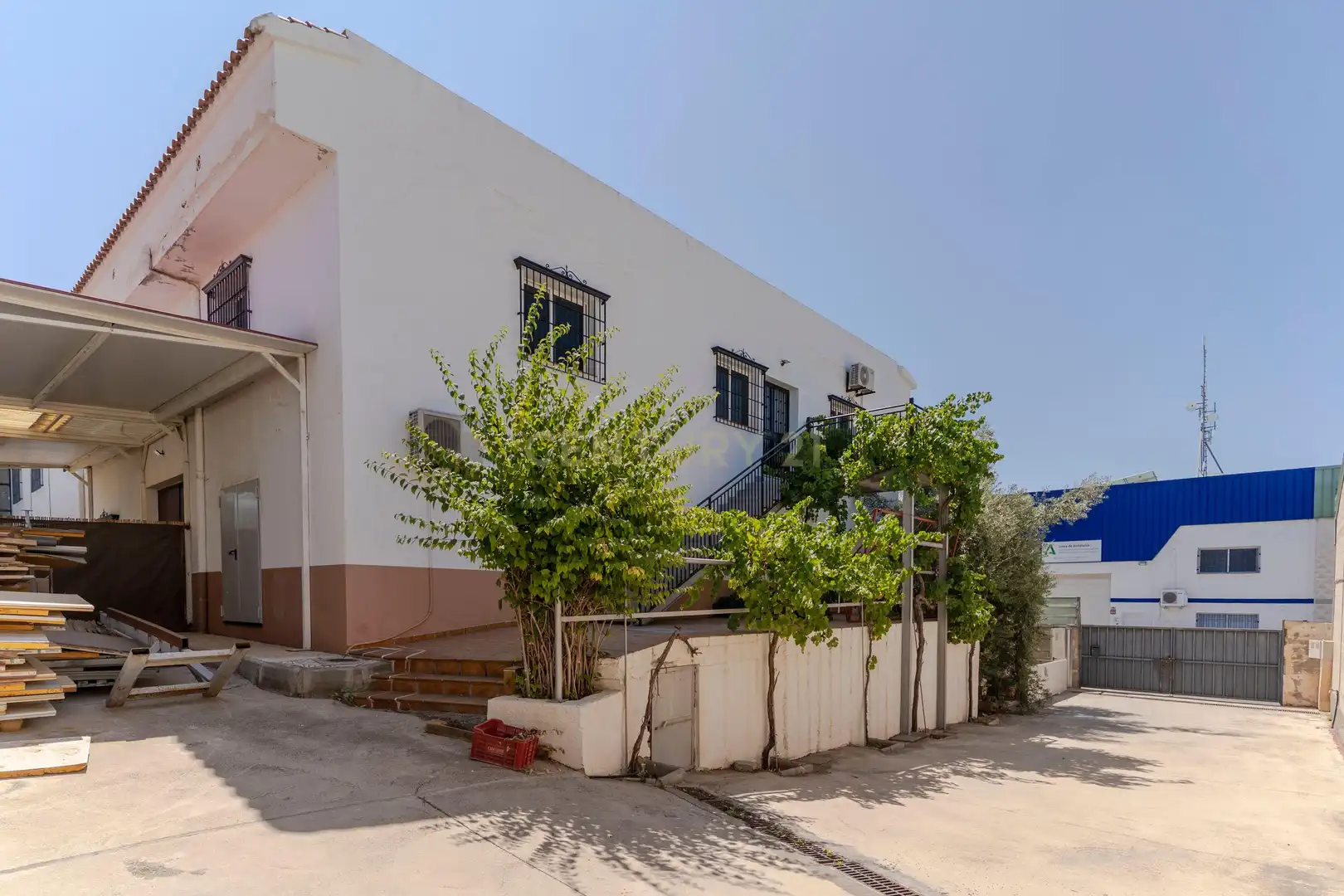 Vista exterior de Edificio en venta en Gójar