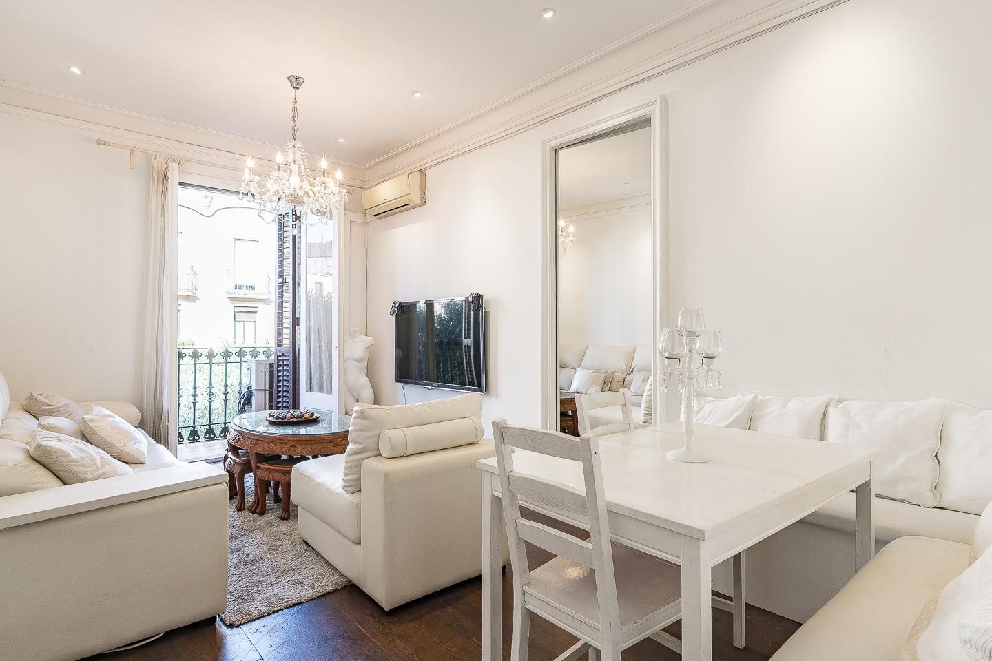 Sala de estar de Piso en venta en  Barcelona Capital con Aire acondicionado, Calefacción y Parquet