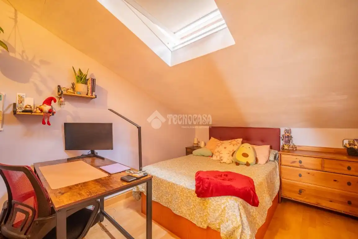 Habitación de Casa adosada en venta en Rivas-Vaciamadrid con Aire acondicionado, Calefacción y Jardín privado