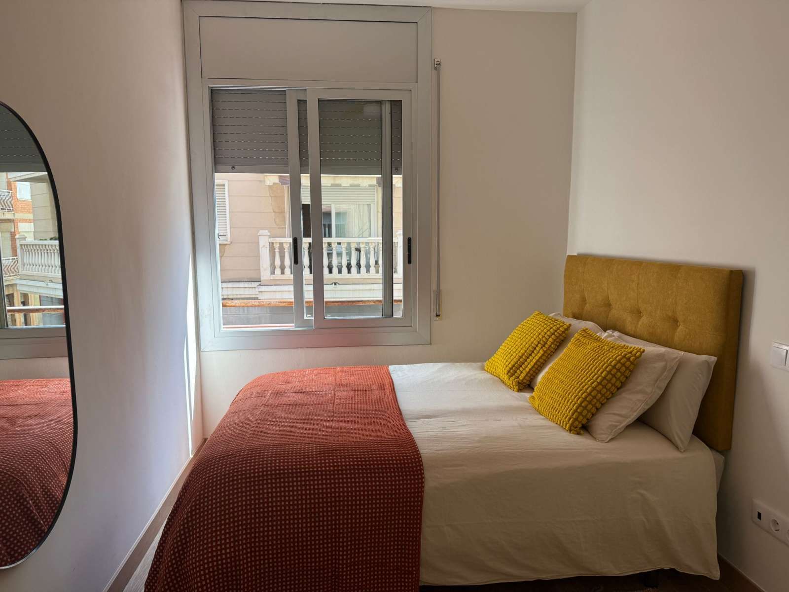 Bedroom of Flat to share in L'Hospitalet de Llobregat  with Air Conditioner and Terrace