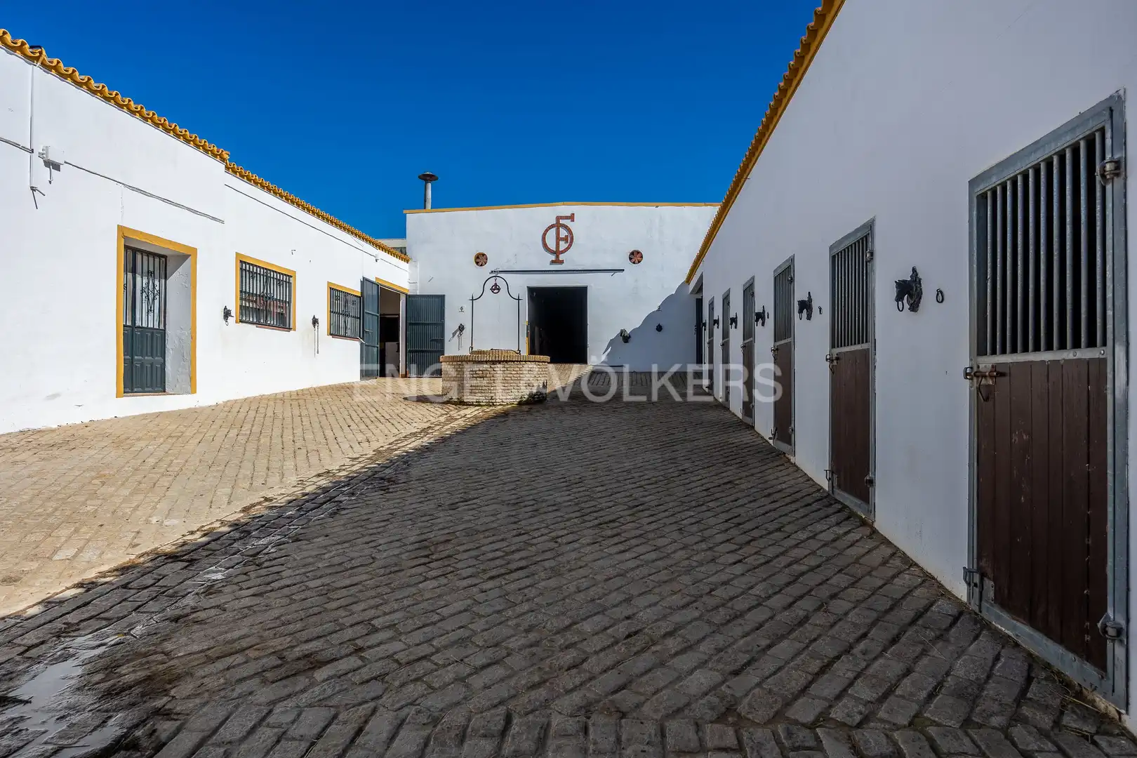 Vista exterior de Casa o chalet en venta en Alcalá de Guadaira con Calefacción y Jardín privado