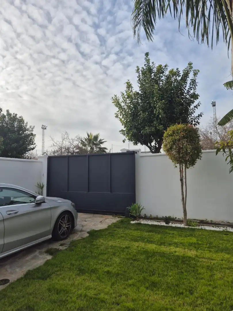 Vista exterior de Casa o xalet en venda en Bormujos amb Jardí privat i Terrassa