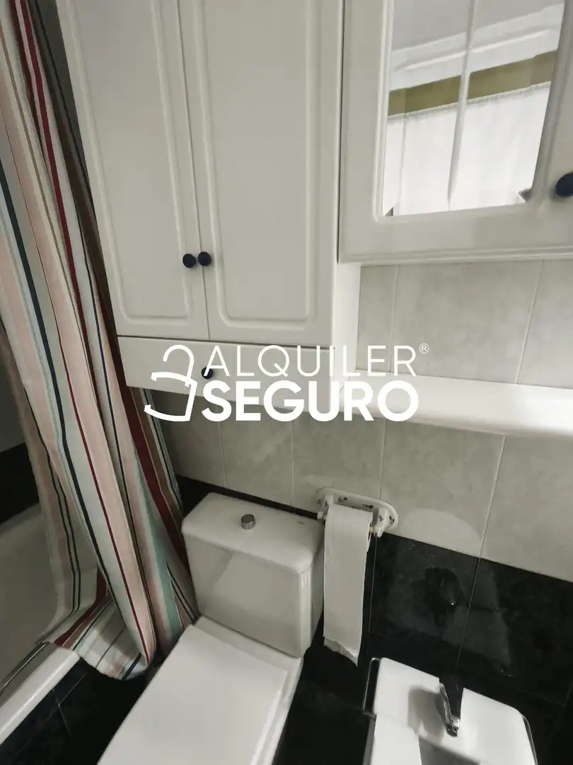 Badezimmer von Wohnung zur Miete in Zaragoza mit Heizung und Möbliert