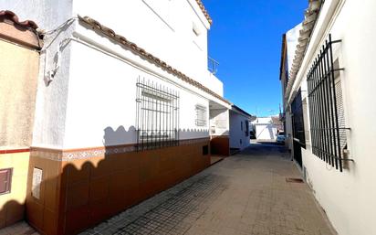 Vista exterior de Casa adosada en venda en Jerez de la Frontera amb Aire condicionat, Terrassa i Moblat