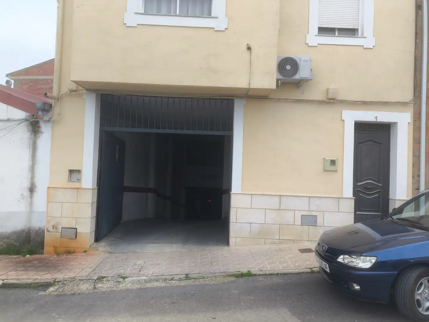 Außenansicht von Garage zum Verkauf in Mengíbar