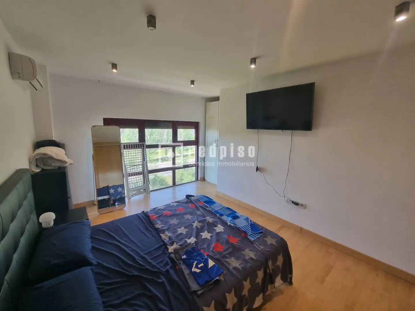 Habitación de Dúplex en venta en Madrid con Aire acondicionado, Calefacción y Jardín privado