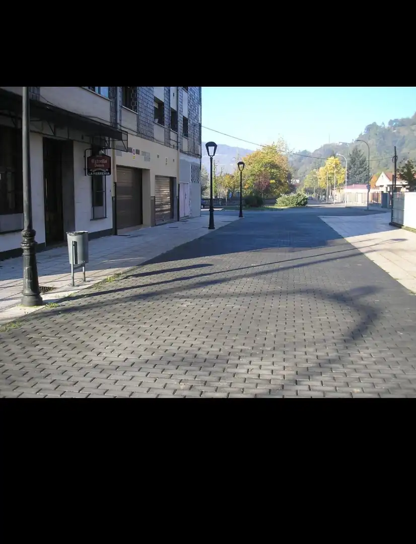 Business premises for sale in San Martín del Rey Aurelio, imagen 2