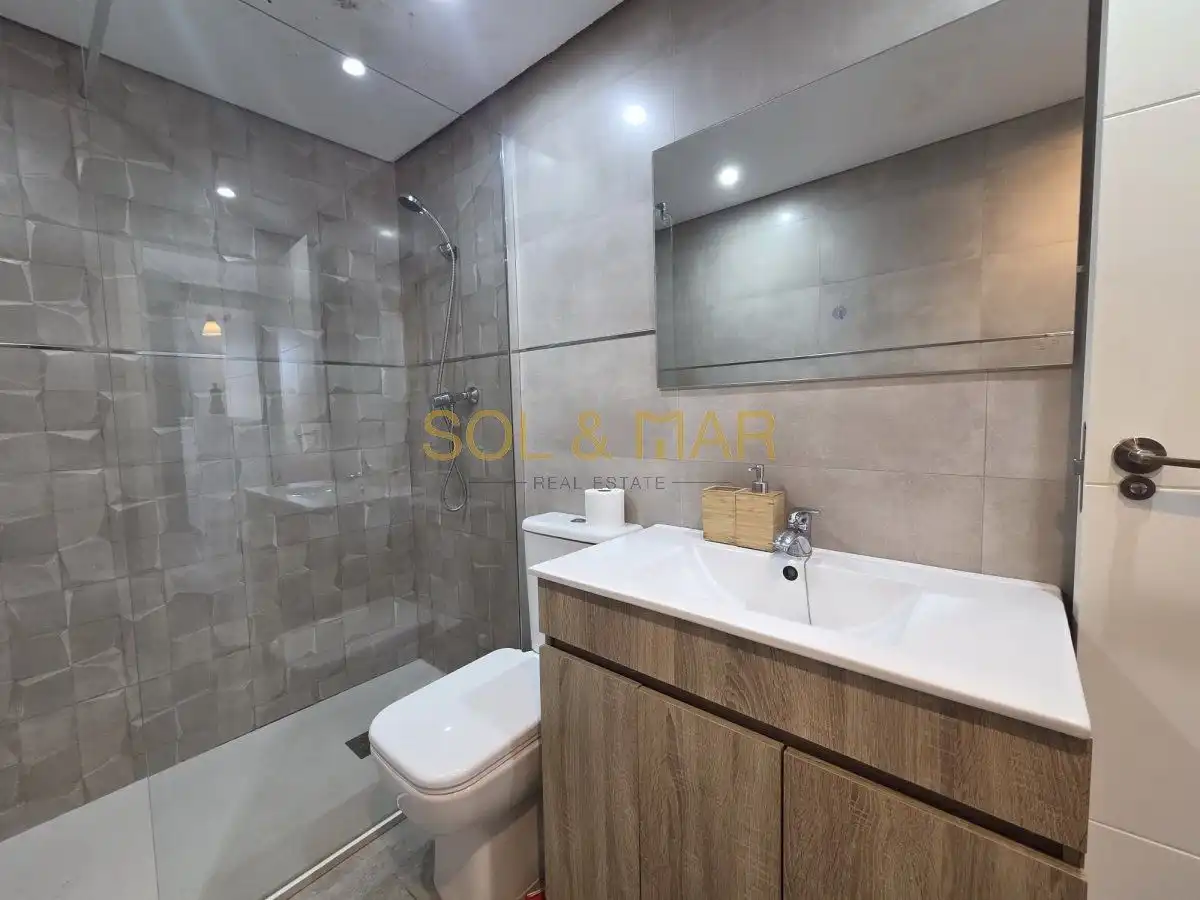 Badezimmer von Wohnung zum Verkauf in Torremolinos mit Klimaanlage, Heizung und Terrasse