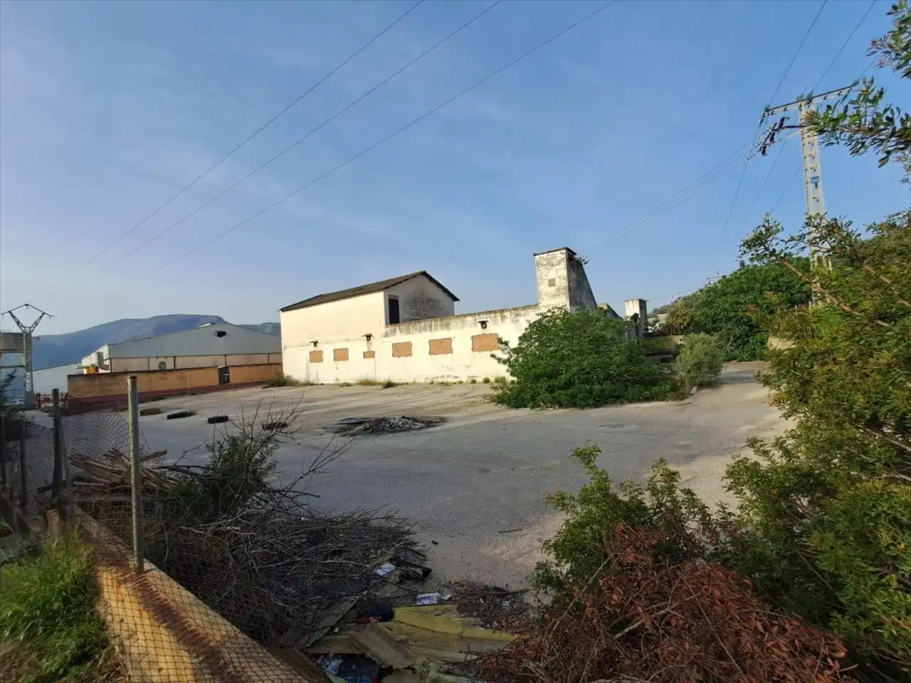 Nau industrial en venda en Tavernes de la Valldigna