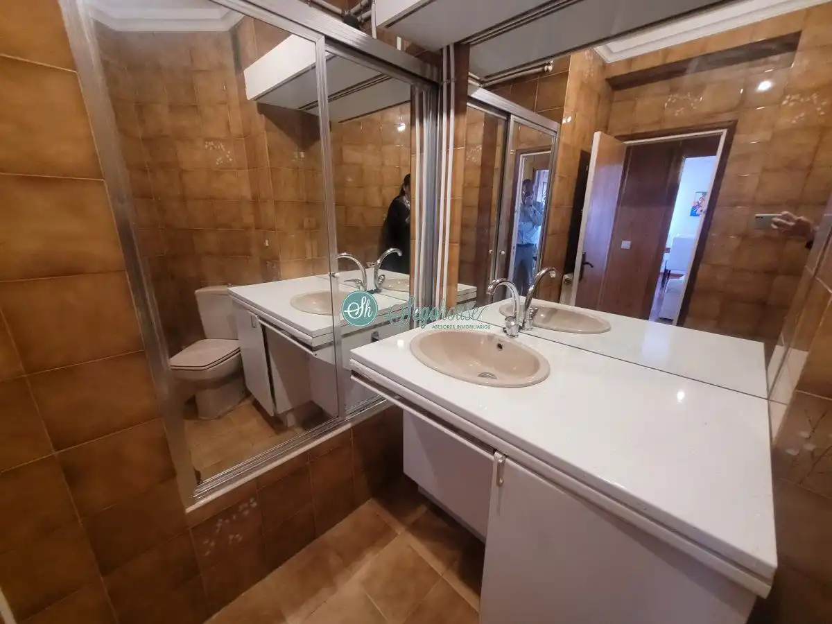 Baño de Piso en venta en Segovia con Calefacción y Terraza