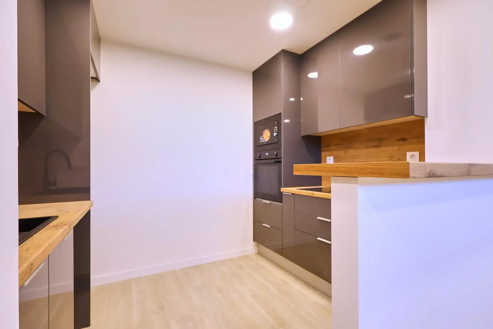 Kitchen of Ground floor for sale in Vilanova i la Geltrú  with Parquet flooring